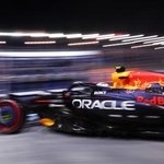 　Ｆ１シンガポールＧＰで予選に臨むレッドブルの角田裕毅＝４日、シンガポール（ゲッティ＝共同）