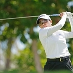 　最終ラウンド、３番でティーショットを放つ勝みなみ＝ホアカレイＣＣ（共同）