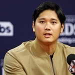 　試合後、記者会見するドジャース・大谷＝フィラデルフィア（共同）