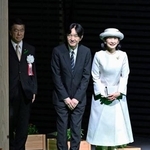 　全国育樹祭の式典に出席された秋篠宮ご夫妻＝５日午前、宮城県利府町
