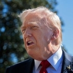 　５日、ホワイトハウスで記者団と話すトランプ米大統領（ＡＰ＝共同）