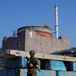 　ザポリージャ原発周辺で警備に当たるロシア側要員＝２０２３年６月、ウクライナ南部ザポリージャ州（ロイター＝共同）