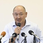 　９月１９日、記者会見で辞意を表明したサッカーＪ３高知の秋田豊監督（当時）＝高知市