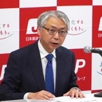 　記者会見する日本郵政の根岸一行社長＝８日午後、東京都内