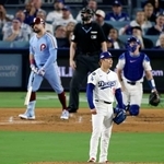 　フィリーズ戦の４回、シュワバーに本塁打を浴びたドジャース・山本＝ロサンゼルス（共同）
