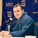 　日本外国特派員協会で記者会見に臨む安青錦＝９日、東京都千代田区