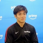 　ＩＢＦフェザー級の世界王座挑戦者決定戦が決まり記者会見する中野幹士＝９日、東京都新宿区の帝拳ジム