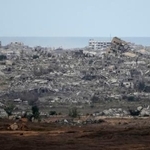 　９日、破壊されたパレスチナ自治区ガザ北部＝イスラエル南部スデロトから撮影（共同）