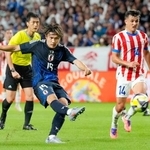 　日本-パラグアイ　前半、ゴールを決める小川（１９）＝パナソニックスタジアム吹田