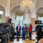 　１０日、ノーベル平和賞の発表会場に集まった報道陣＝ノルウェー・オスロ（共同）