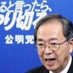 　自民党の高市総裁との会談後、記者会見する公明党の斉藤代表＝１０日午後、国会