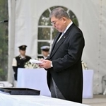 　自衛隊殉職隊員追悼式で追悼の辞を述べる石破首相＝１１日午前、防衛省（代表撮影）