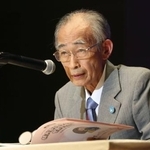 　被団協などが開いたイベントで話す浜住治郎事務局長＝１１日午後、東京・有楽町