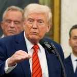 　米国のトランプ大統領＝１０日、ワシントンのホワイトハウス（ＡＰ＝共同）