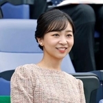 　テニスの全日本選手権決勝の観戦のため、有明コロシアムを訪問された佳子さま＝１２日午前、東京都江東区
