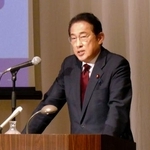 　広島市で講演する岸田前首相＝１２日正午ごろ