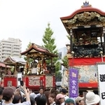 　多くの見物客でにぎわう大津祭＝１２日午後、大津市