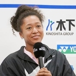 　テニスの木下グループ・ジャパン・オープン女子の開幕を前に、笑顔で記者会見する大坂なおみ＝１２日、大阪市西区