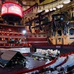 　大相撲ロンドン公演に向け準備が進む「ロイヤル・アルバート・ホール」の館内＝１２日、ロンドン（共同）