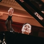 　第１９回ショパン国際ピアノ・コンクールの２次予選で演奏する桑原志織さん＝１０日、ワルシャワ（（Ｃ）Ｗ．Ｇｒｚｅｄｚｉｎｓｋｉ／ＮＩＦＣ提供・共同）