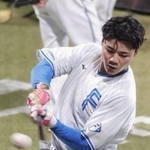 　ＣＳファーストステージ突破から一夜が明け、打撃練習する日本ハム・清宮幸＝エスコンフィールド