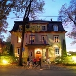 　ベネズエラとクロアチアの大使館が入居した建物＝１３日、ノルウェー・オスロ（ＮＴＢ／Ｆｒｅｄｒｉｋ　Ｖａｒｆｊｅｌｌ提供・ロイター＝共同）