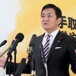 　記者会見する国民民主党の玉木代表＝１４日午前、国会
