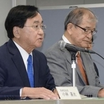　ＫＫ運営会議の議長と面会する東京電力の小林喜光会長（左）＝１４日午後、東京都千代田区