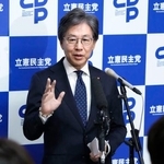 　日本維新の会、国民民主党との３党幹事長会談後、記者団の取材に応じる立憲民主党の安住幹事長＝１４日午後、国会