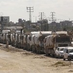 　１４日、停戦合意を受けパレスチナ自治区ガザに入った人道支援物資のトラック（ゲッティ＝共同）