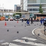 　歩行者と車が絡む事故があった交差点＝１５日午前９時３４分、名古屋市中村区