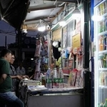 　北京市内の売店＝９月（共同）