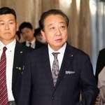 　自民党の高市総裁との会談に向かう立憲民主党の野田代表＝１５日午後、国会