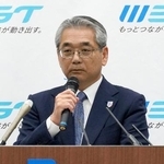 　記者会見するＪＲ西日本の倉坂昇治社長＝１５日午後、大阪市北区