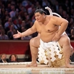 　開幕した大相撲ロンドン公演で土俵入りする横綱大の里＝１５日（ゲッティ＝共同）