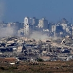 　多くの建物が破壊されたパレスチナ自治区ガザ北部。イスラエルとイスラム組織ハマスの停戦発効から１７日で１週間となる＝１６日、イスラエル南部スデロトから撮影（共同）