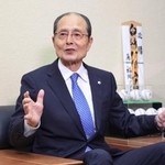 　文化勲章受章が決まり、インタビューに応じる王貞治さん＝１７日午後、福岡市（ソフトバンク球団提供）