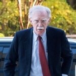 　連邦地裁に出廷するジョン・ボルトン元大統領補佐官＝１７日、米メリーランド州グリーンベルト（ＡＰ＝共同）