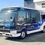 　トヨタ自動車が箱根駅伝の運営のために提供する燃料電池車の小型バス「コースター」