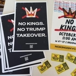 　全米で計画されているデモで掲げるために準備された「ＮＯ　ＫＩＮＧＳ（王はいらない）」などと書かれた紙＝１６日、ニューヨーク（ロイター＝共同）