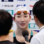 　女子５０メートルバタフライを制し、インタビューに答える池江璃花子＝東京アクアティクスセンター