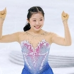 　女子フリーの演技を終え、ガッツポーズする中井亜美。グランプリシリーズ初出場優勝を果たした＝アンジェ（共同）