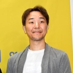 　「声よ集まれ」の上映会で撮影に応じる朴英二監督＝１９日、韓国・仁川（共同）
