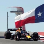 　Ｆ１米国ＧＰで走行するレッドブルのマックス・フェルスタッペン＝オースティン（ロイター＝共同）
