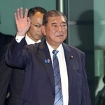 　首相官邸に入る石破首相＝９月