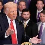 　米大学野球優勝チームを歓迎するイベントで話すトランプ大統領＝２０日、ホワイトハウス（ＡＰ＝共同）