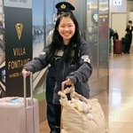 　フィギュアスケートのＧＰシリーズフランス大会から帰国した中井亜美＝２１日、羽田空港