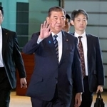 　首相官邸に入る石破茂首相＝２１日午前８時３８分