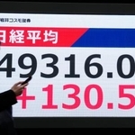 　日経平均株価の終値を示すモニター＝２１日午後、東京都中央区