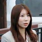 　富山地裁の判決後、取材に応じる福山里帆さん＝２１日午後、富山市
